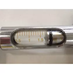 Jeringa vacunadora metálica de 2 ml con tubo y aguja