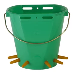 Bucket for lambs with 6 outlet teats
