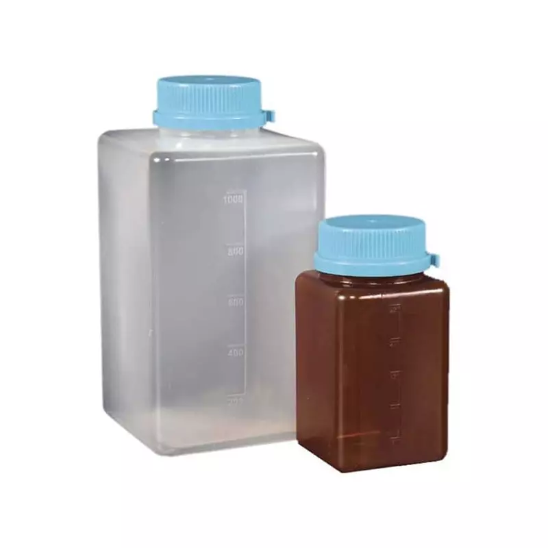 Botella de plástico reutilizable en colores translucidos